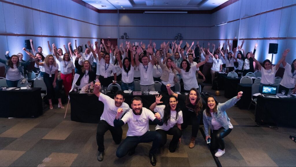 Ricardo Gouveia, Sócio-Consultor na DNA de Vendas e palestrante, durante palestra em Convenção de Vendas.